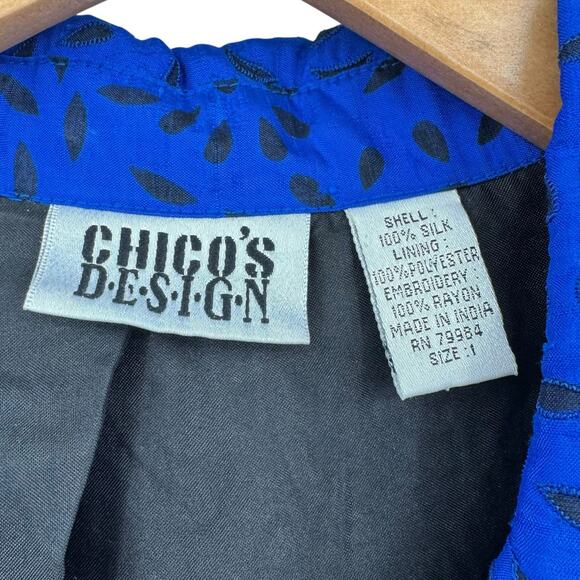 Chico's Vtg Sz 1 Royal Blue Black Textured Beaded 100% Silk Button Front Blouse - Picture 10 of 12